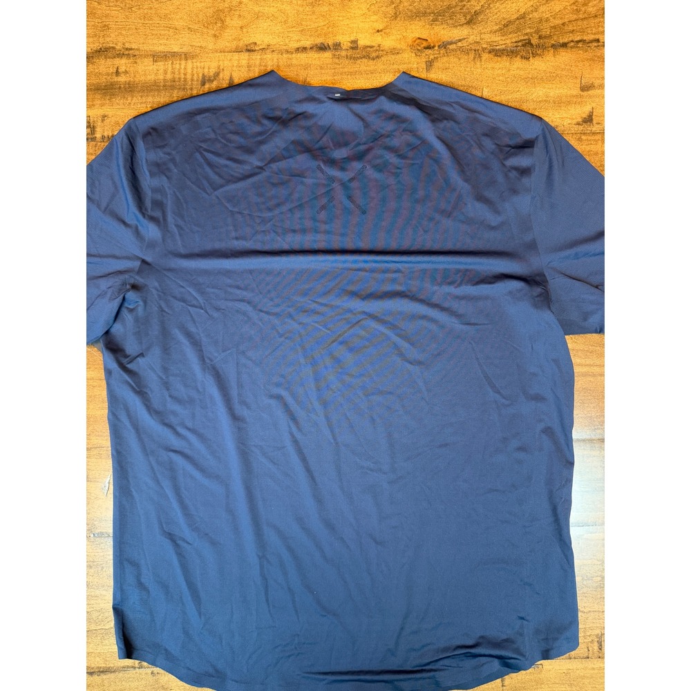 Ten Thousand Distance Shirt Mens Large Navy Blue Short Sleeve Running NWT - Picture 5 of 5